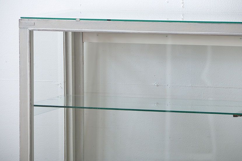 アンティーク家具　アンティークペイント　脚付きガラスケース(2)