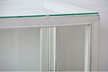 アンティーク家具　アンティークペイント　脚付きガラスケース(2)