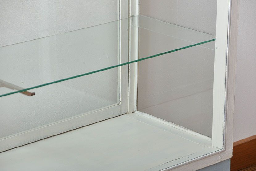 アンティーク家具　アンティークペイント　脚付きガラスケース(2)