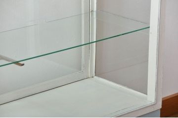 アンティーク家具　アンティークペイント　脚付きガラスケース(2)