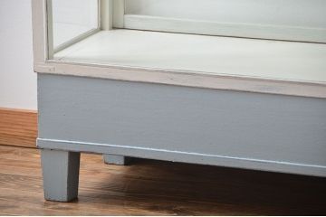 アンティーク家具　アンティークペイント　脚付きガラスケース(2)