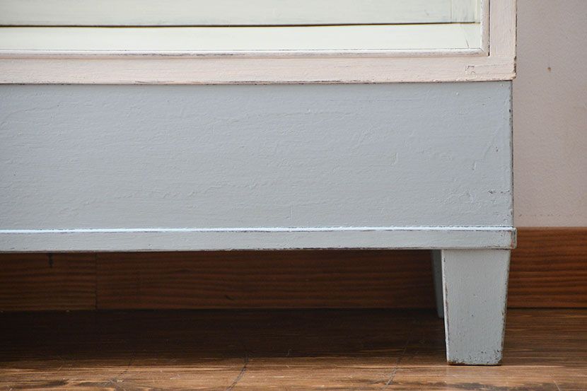 アンティーク家具　アンティークペイント　脚付きガラスケース(2)