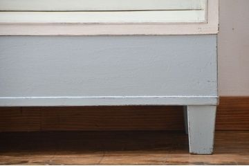 アンティーク家具　アンティークペイント　脚付きガラスケース(2)