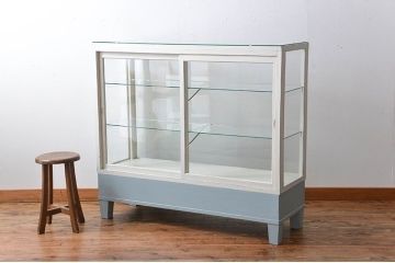 アンティーク家具　アンティークペイント　脚付きガラスケース(2)