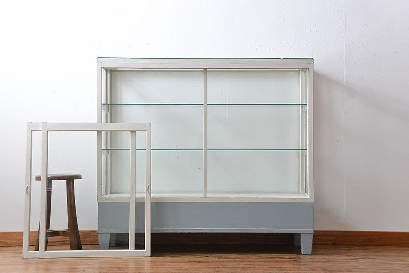 アンティーク家具　アンティークペイント　脚付きガラスケース(2)