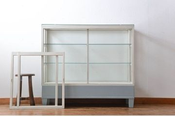 アンティーク家具　アンティークペイント　脚付きガラスケース(2)
