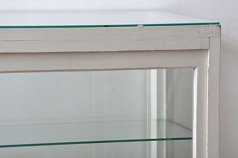 アンティーク家具　アンティークペイント　脚付きガラスケース(2)