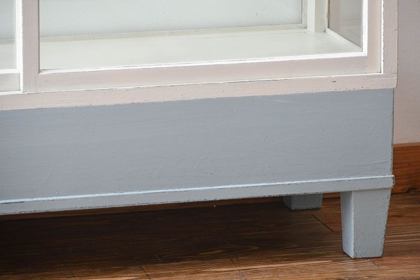 アンティーク家具　アンティークペイント　脚付きガラスケース(2)