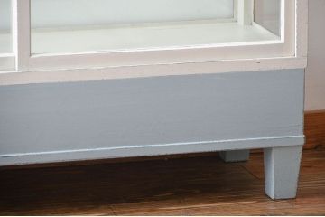 アンティーク家具　アンティークペイント　脚付きガラスケース(2)