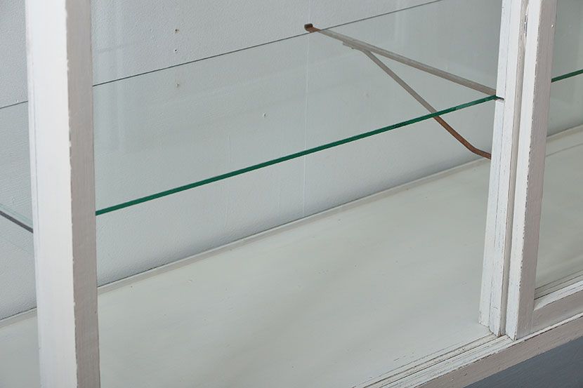 アンティーク家具　アンティークペイント　脚付きガラスケース(2)