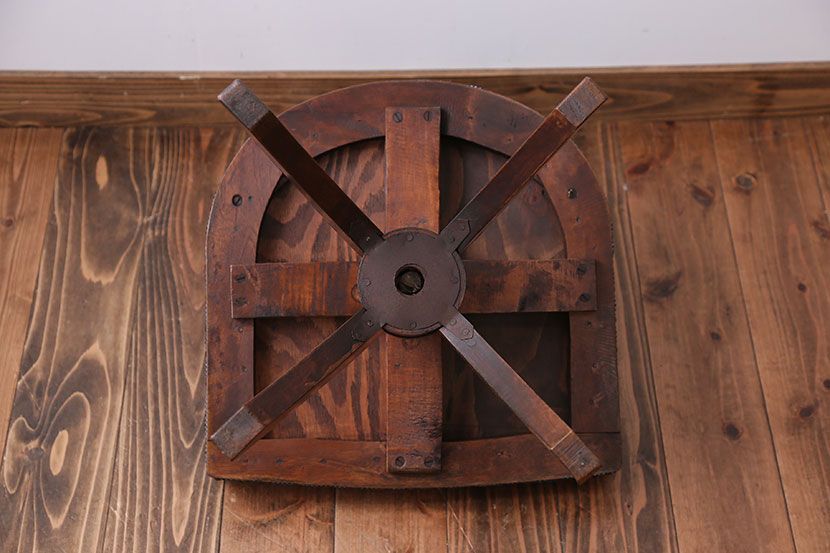 レトロ家具　アンティーク　レトロな回転椅子