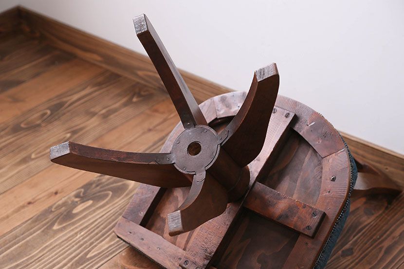 レトロ家具　アンティーク　レトロな回転椅子