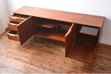 ヴィンテージ家具　北欧ビンテージ　マッキントッシュ製リビングボード