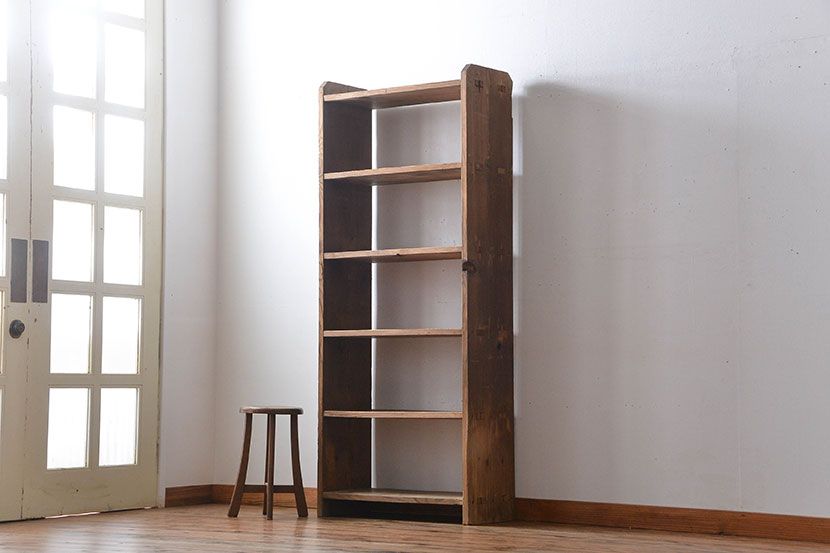 アンティーク家具　古い木のシンプルな本棚