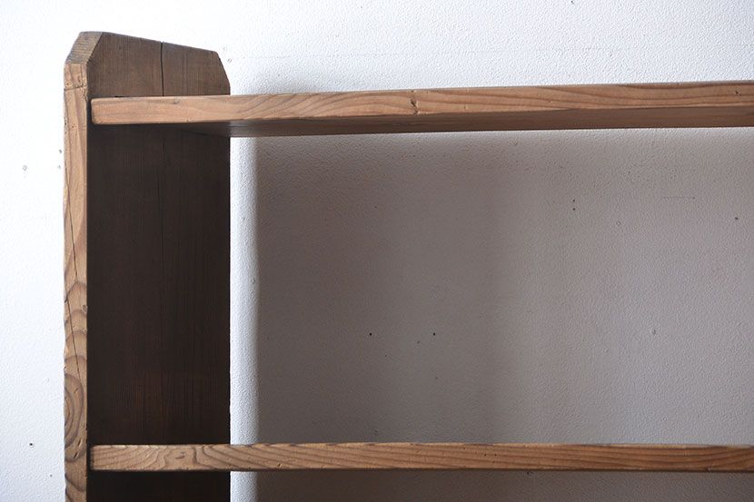 アンティーク家具　古い木のシンプルな本棚