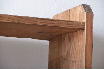 アンティーク家具　古い木のシンプルな本棚