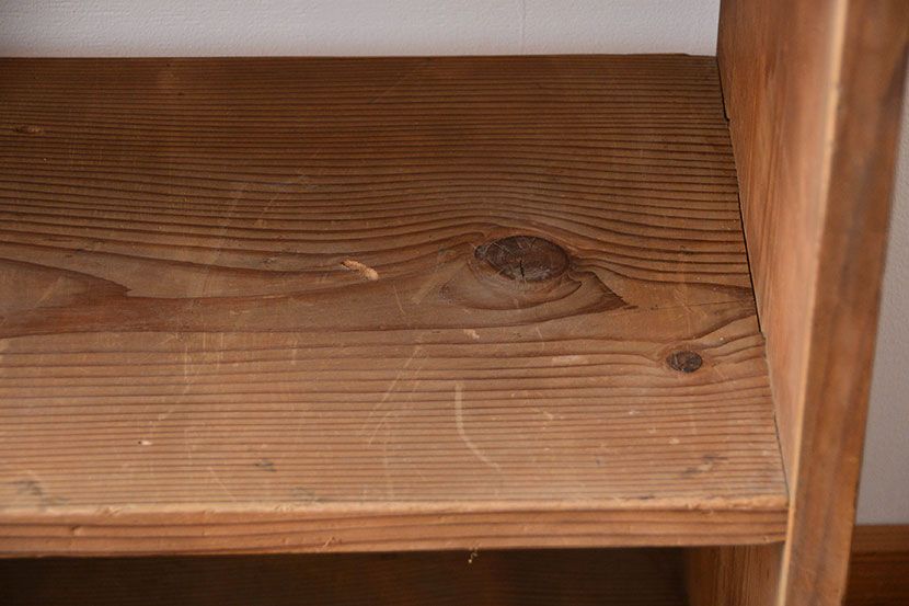 アンティーク家具　古い木のシンプルな本棚