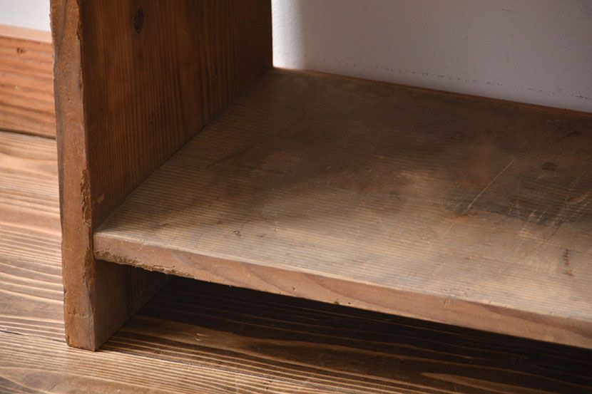 アンティーク家具　古い木のシンプルな本棚