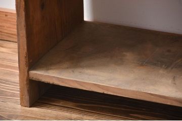 アンティーク家具　古い木のシンプルな本棚