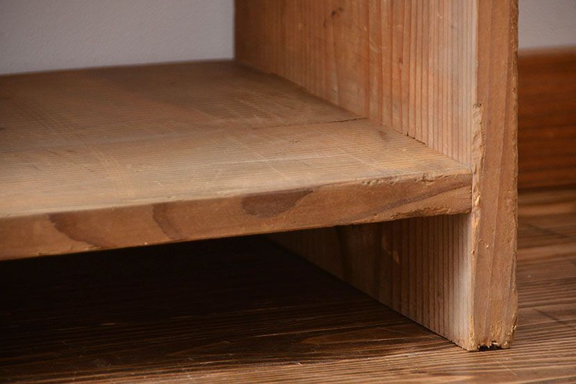 アンティーク家具　古い木のシンプルな本棚