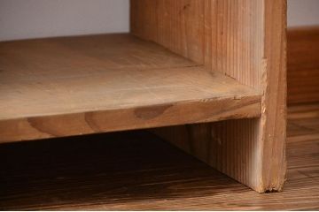 アンティーク家具　古い木のシンプルな本棚