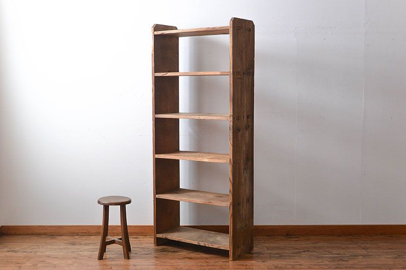 アンティーク家具　古い木のシンプルな本棚