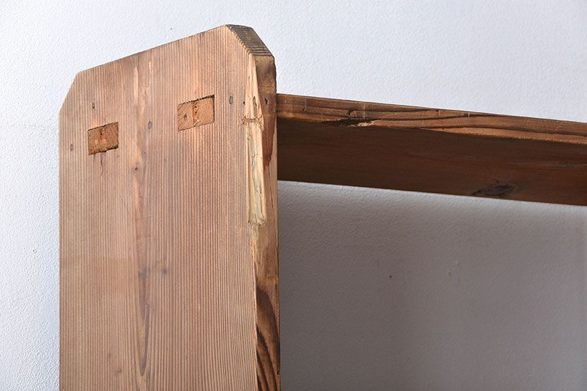 アンティーク家具　古い木のシンプルな本棚