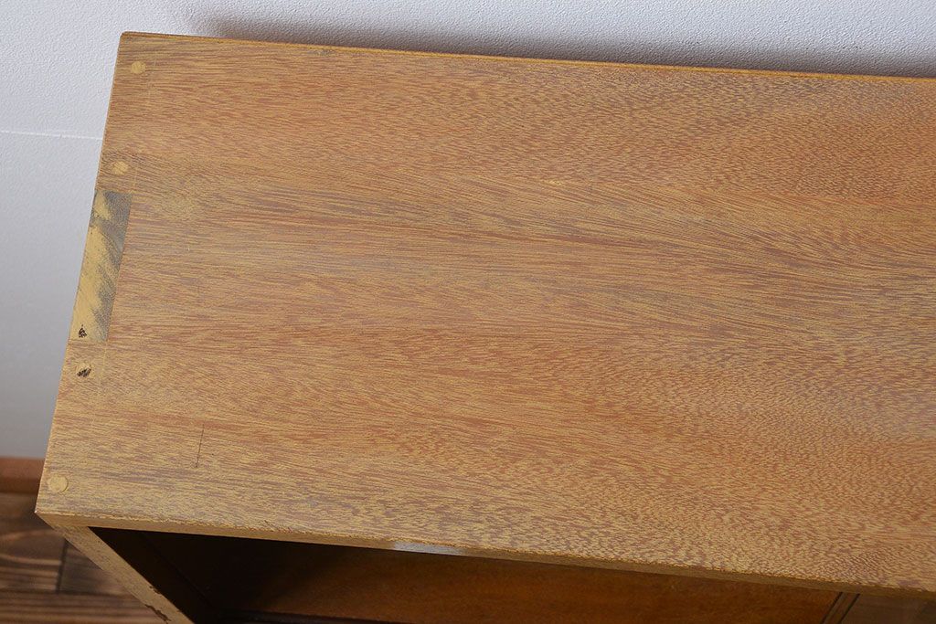 レトロ家具　アンティーク　飾り棚付きレトロな収納棚