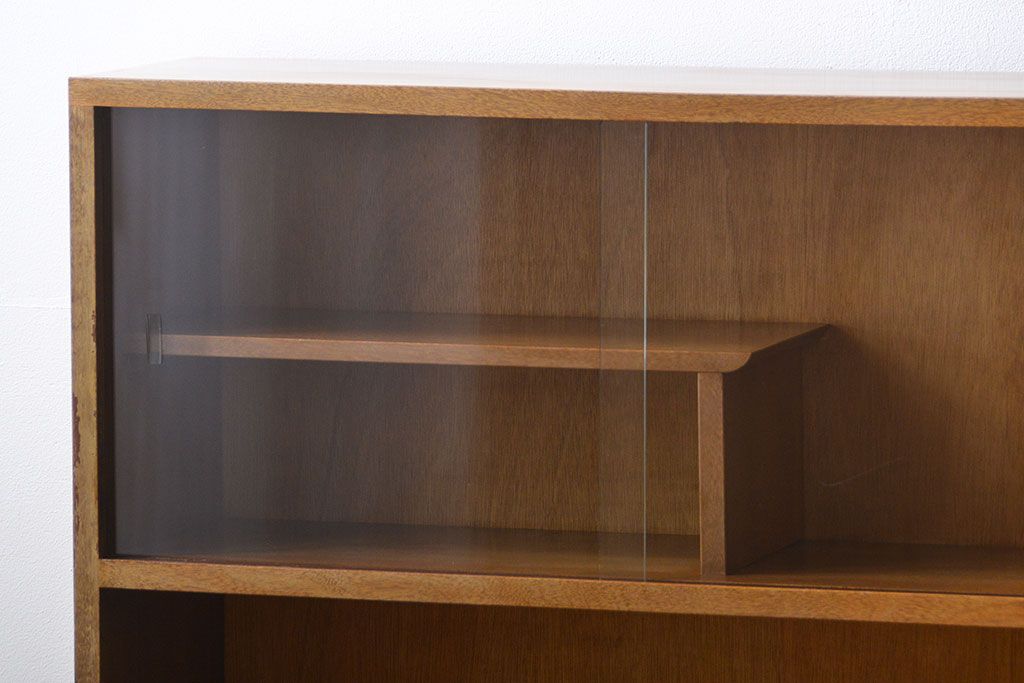 レトロ家具　アンティーク　飾り棚付きレトロな収納棚