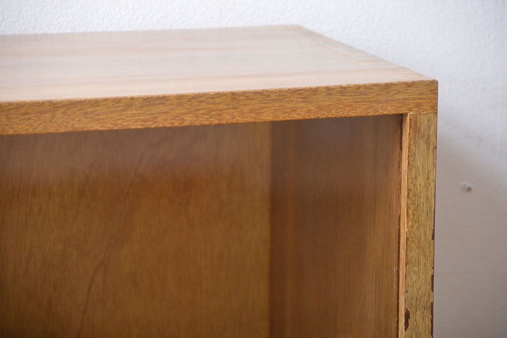 レトロ家具　アンティーク　飾り棚付きレトロな収納棚