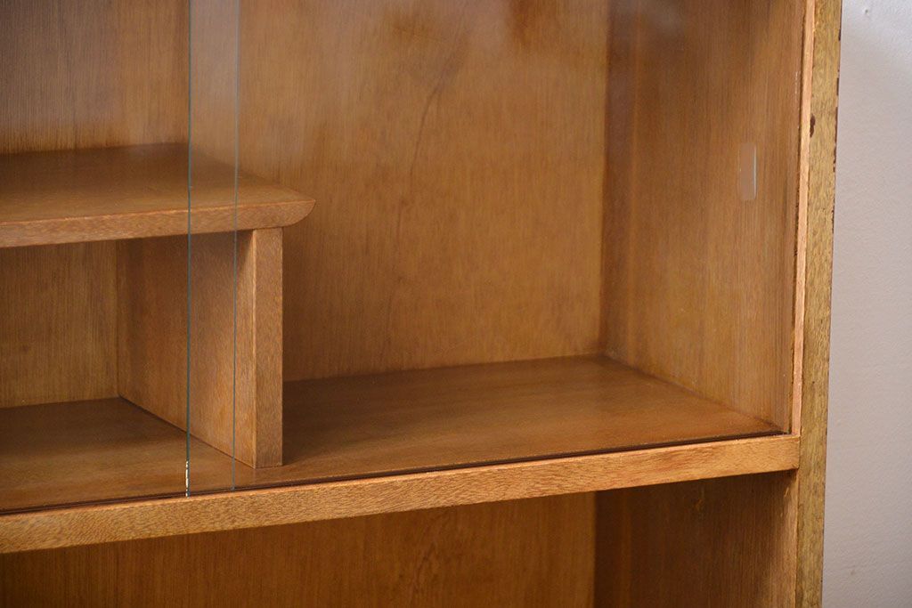 レトロ家具　アンティーク　飾り棚付きレトロな収納棚