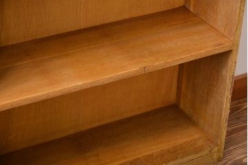 レトロ家具　アンティーク　飾り棚付きレトロな収納棚