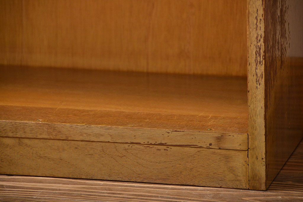 レトロ家具　アンティーク　飾り棚付きレトロな収納棚