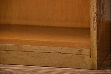 レトロ家具　アンティーク　飾り棚付きレトロな収納棚