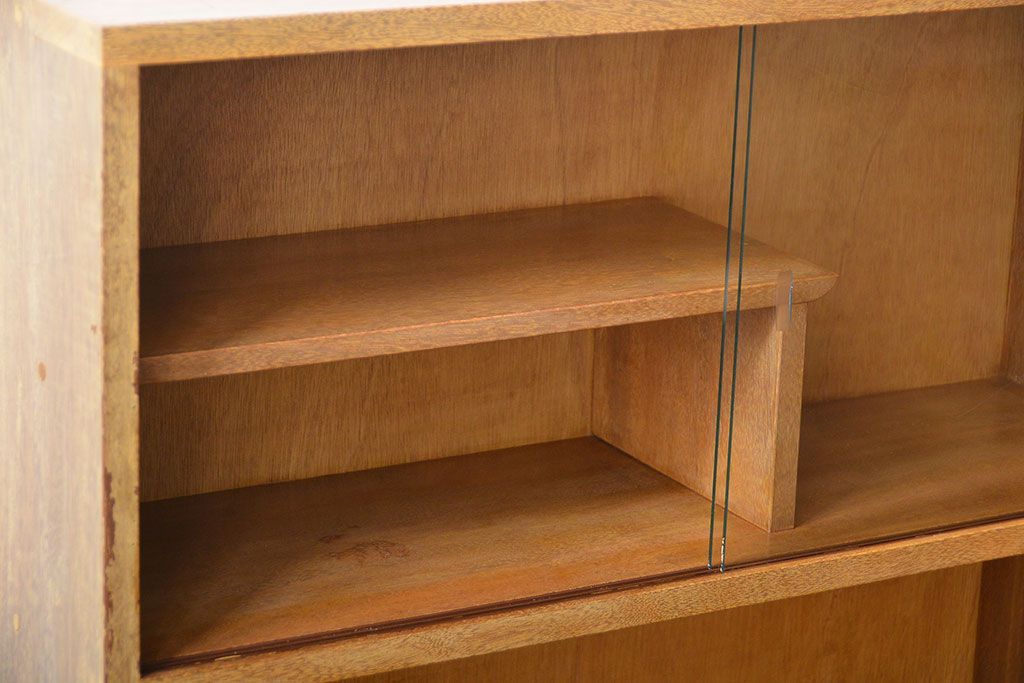 レトロ家具　アンティーク　飾り棚付きレトロな収納棚