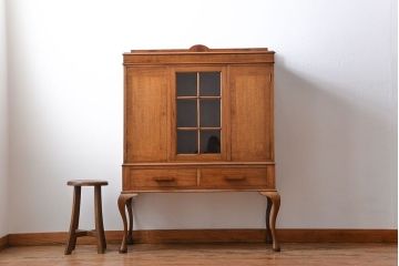 アンティーク家具　イギリスアンティーク　猫脚のキャビネット