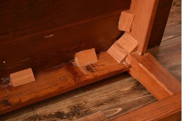 アンティーク家具　イギリスアンティーク　シンプルなダイニングテーブル