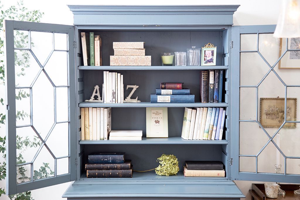 アンティーク家具　アンティークペイント　脚付きキャビネット