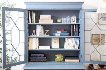 アンティーク家具　アンティークペイント　脚付きキャビネット