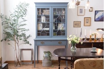 アンティーク家具　アンティークペイント　脚付きキャビネット