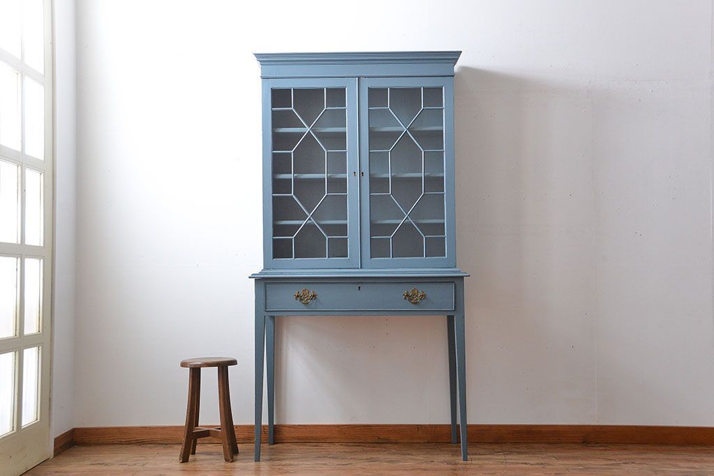 アンティーク家具　アンティークペイント　脚付きキャビネット