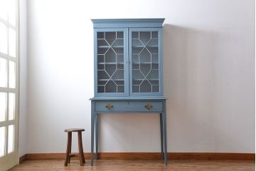 アンティーク家具　アンティークペイント　脚付きキャビネット