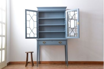 アンティーク家具　アンティークペイント　脚付きキャビネット
