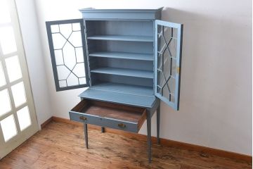 アンティーク家具　アンティークペイント　脚付きキャビネット