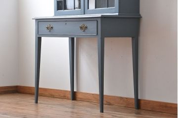 アンティーク家具　アンティークペイント　脚付きキャビネット
