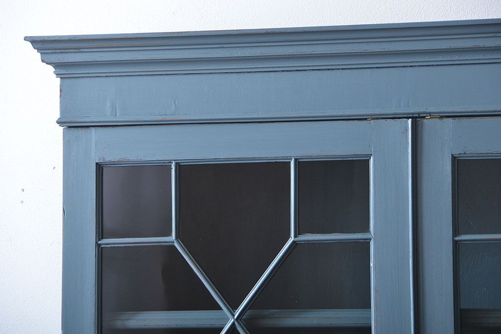 アンティーク家具　アンティークペイント　脚付きキャビネット