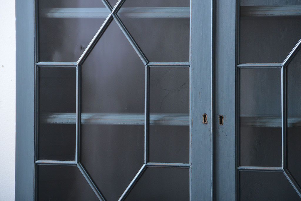 アンティーク家具　アンティークペイント　脚付きキャビネット