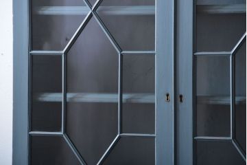 アンティーク家具　アンティークペイント　脚付きキャビネット