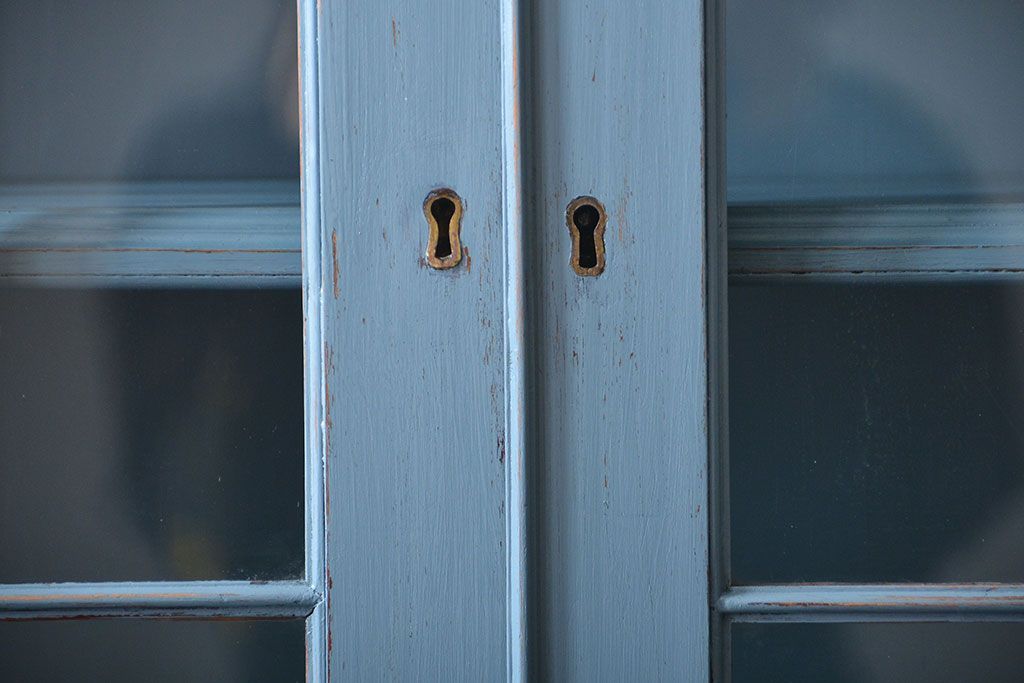 アンティーク家具　アンティークペイント　脚付きキャビネット