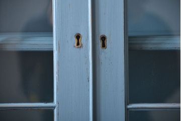 アンティーク家具　アンティークペイント　脚付きキャビネット